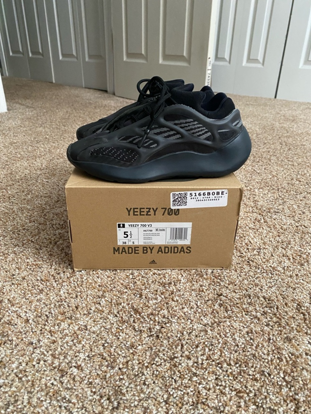 adidas Yeezy 700 V3 Black  Low-Profile Sneakers